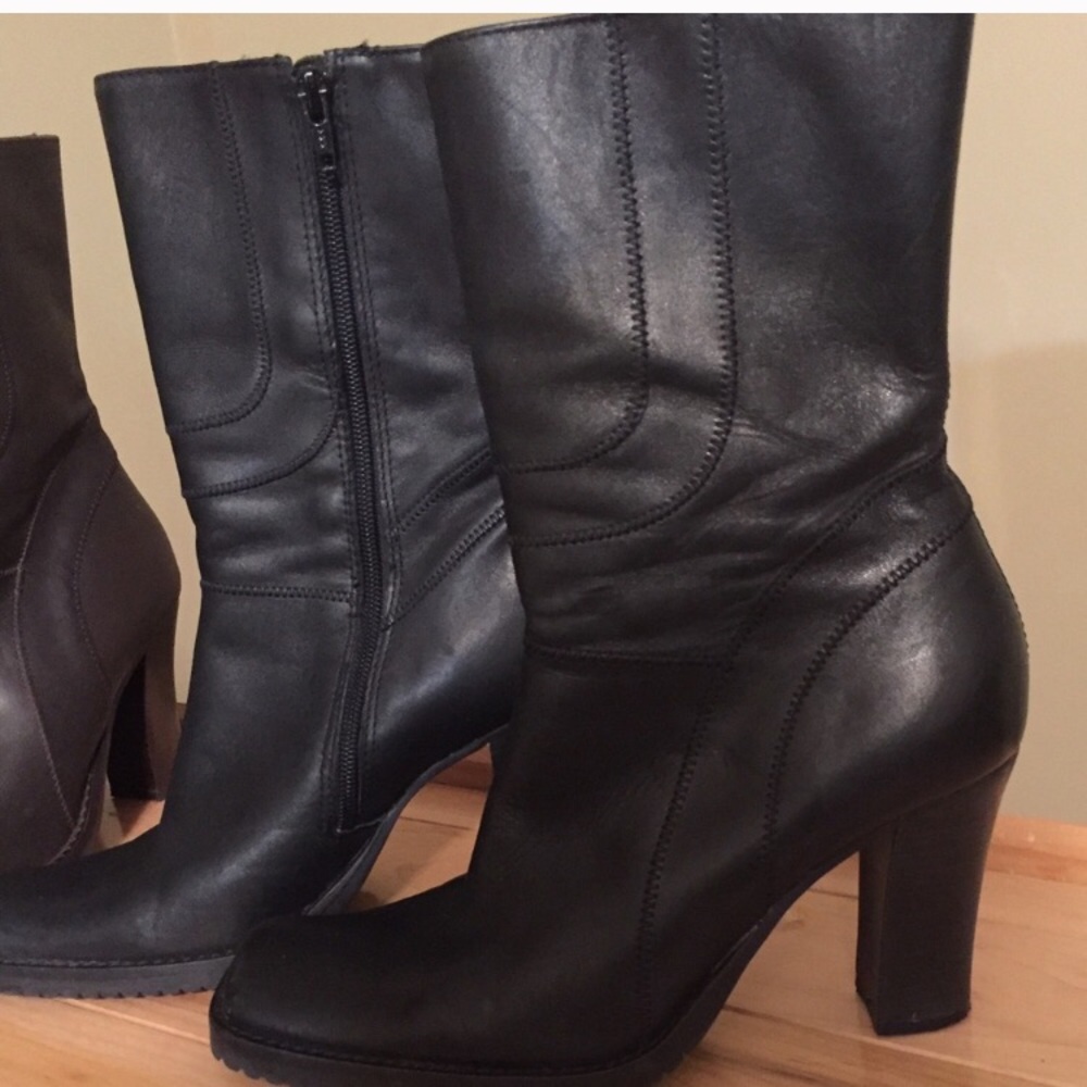 STEVE MADDEN  genuine Leather -perfect condition